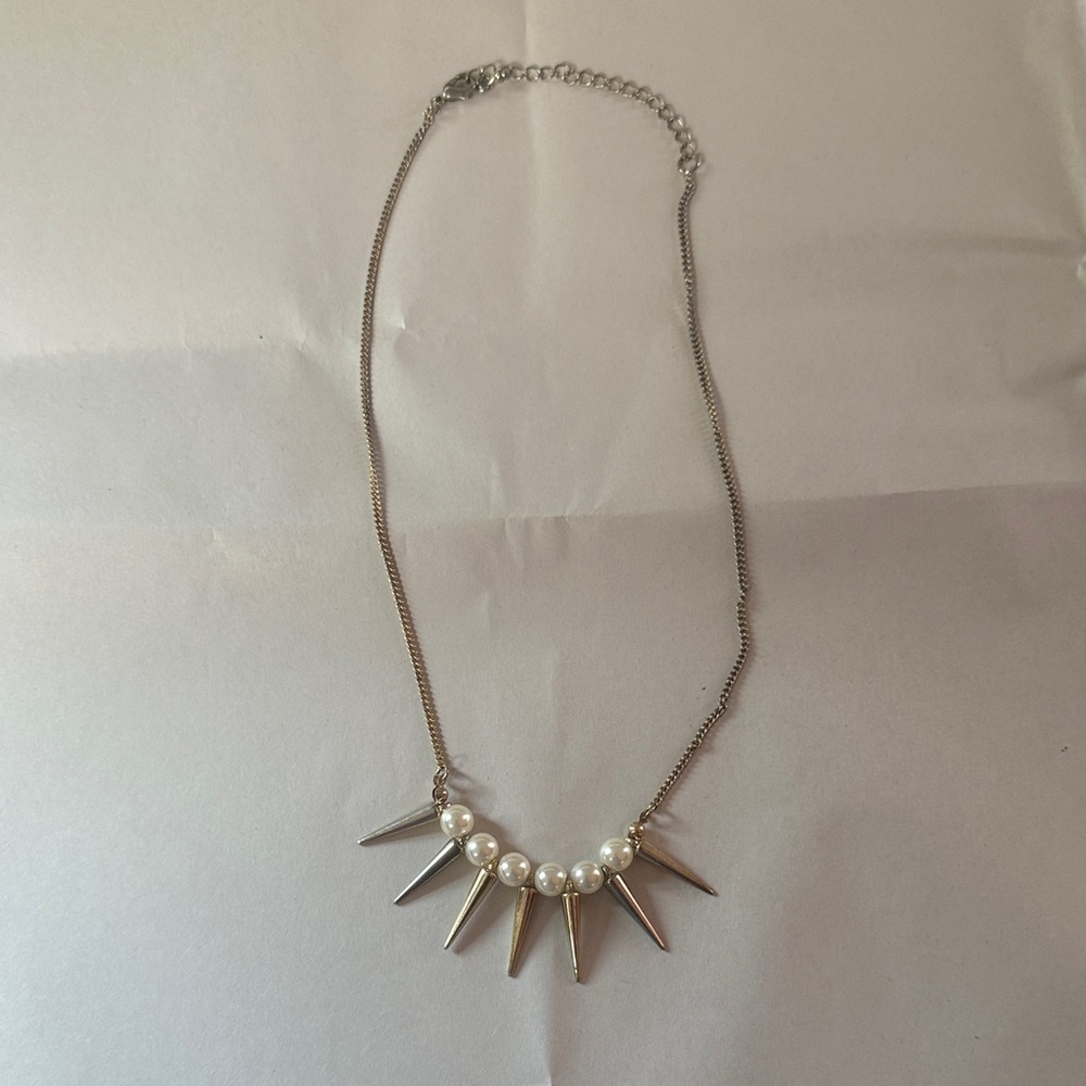 Vintage Elegant Silver and Pearl Spike Necklace
